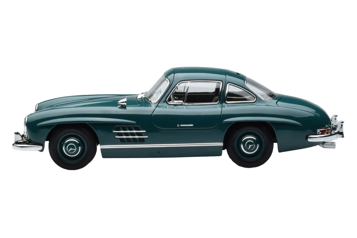 Detaljeret modelbil i skala 1:18 af den klassiske Mercedes-Benz 300 SL fra 1954. Fremstillet af Norev med autentisk design og ikoniske mågevingedøre.