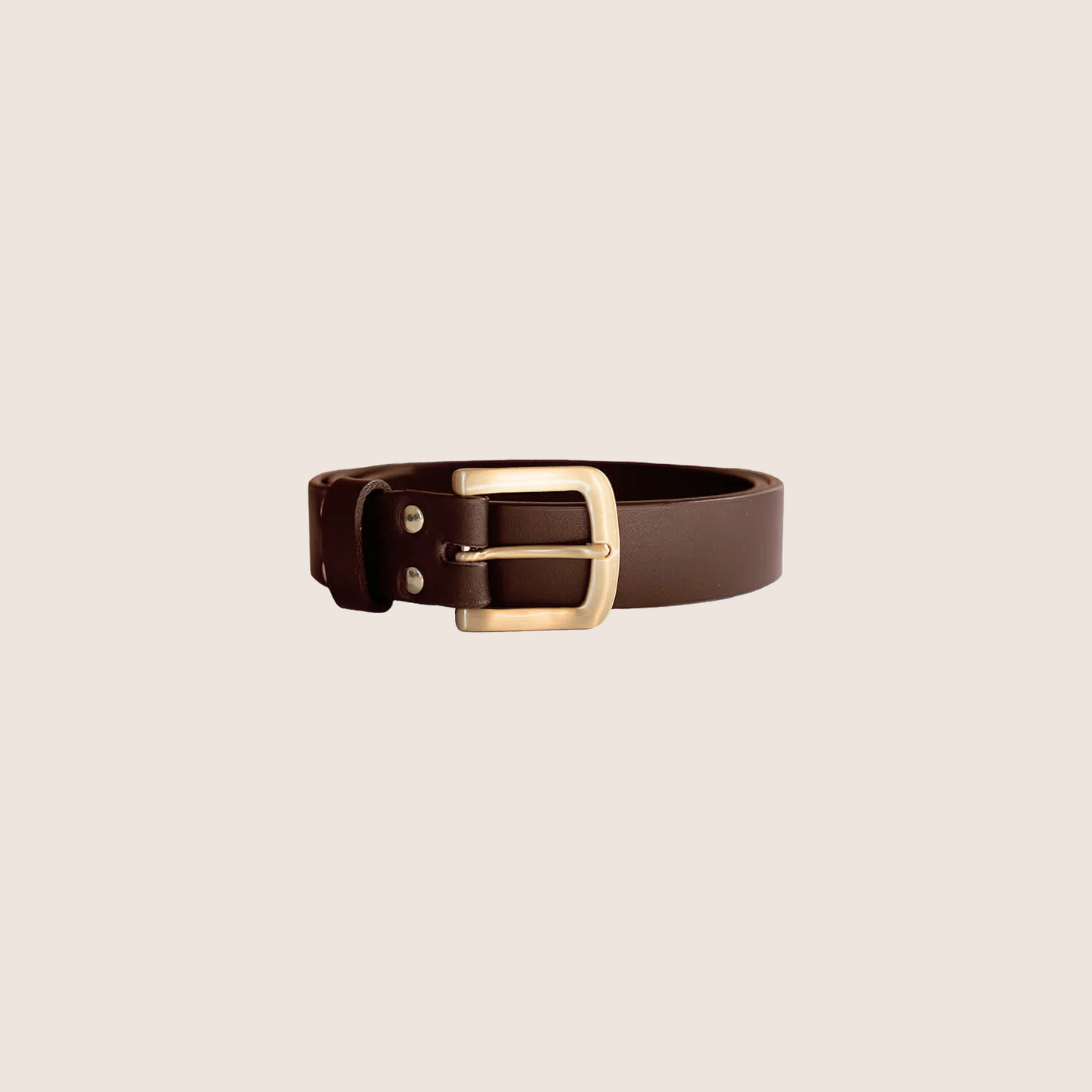 BUCKINGHAM BELT GOLD - Brown - Elegant brunt læderbælte med guldspænde, ideelt til at fuldende et klassisk look.