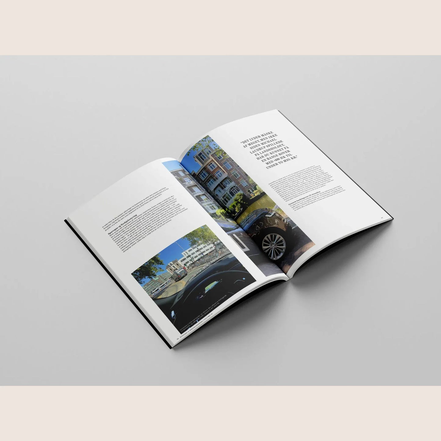 Kuffert & Kørehandsker Volume 3 2023 (magasin) – "Kuffert & Kørehandsker" Vol. 3 – alt om livsstil, biler og eventyr.