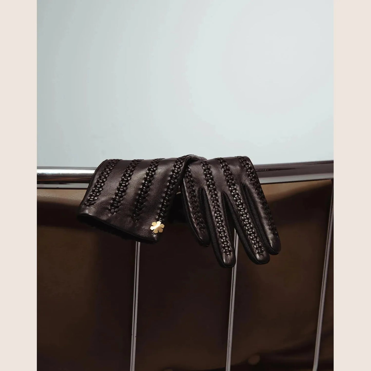 Emma, Black / One-Size – Sort taske i klassisk og praktisk design, perfekt til alsidig brug.