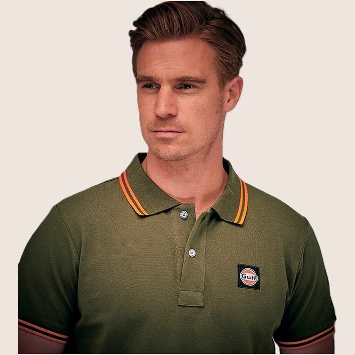 Gulf Polo (Olive) – Gulf Polo i olivenfarve, ideel til både casual og racing-look