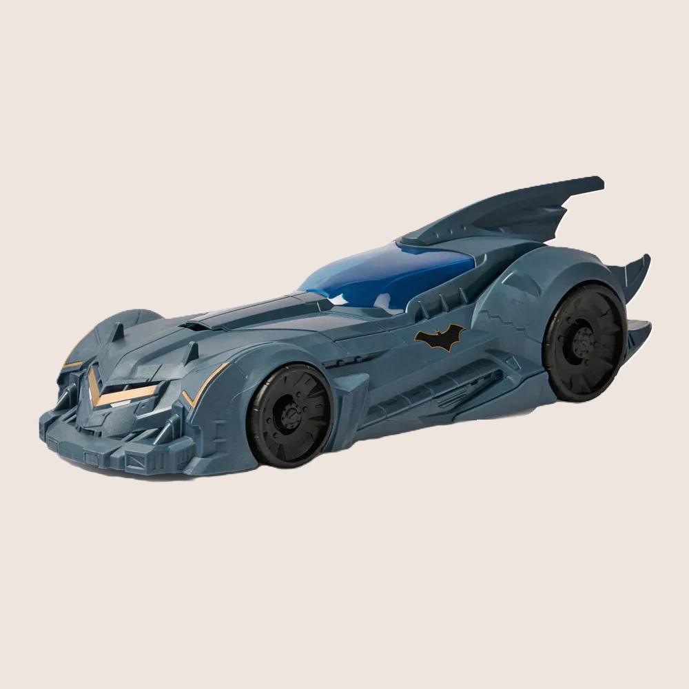 Batman DC Universe Batmobile – 30 cm Batmobile i mørk grå med futuristisk design og en bevægelig dør/åbning, der passer til 30 cm Batman-figur (inkluderet). Ideel til leg og samling for både børn og superfans