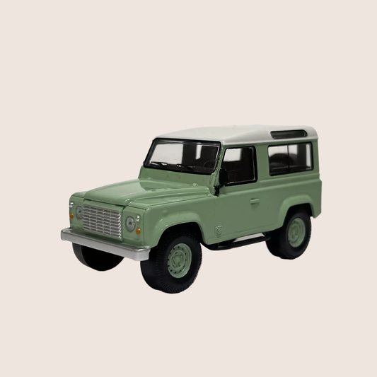 Land Rover Defender 1:43 – Præcist udført model af den robuste Land Rover Defender i skala 1:43 fra Norev. Perfekt til fans af terrængående køretøjer og samlere af klassiske 4x4-biler.