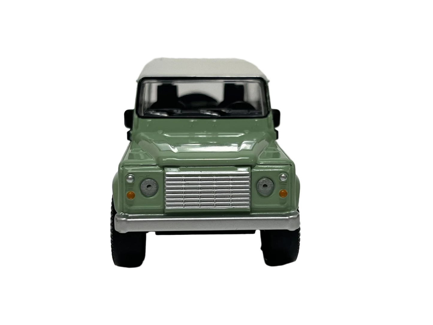 Land Rover Defender 1:43 – Præcist udført model af den robuste Land Rover Defender i skala 1:43 fra Norev. Perfekt til fans af terrængående køretøjer og samlere af klassiske 4x4-biler.