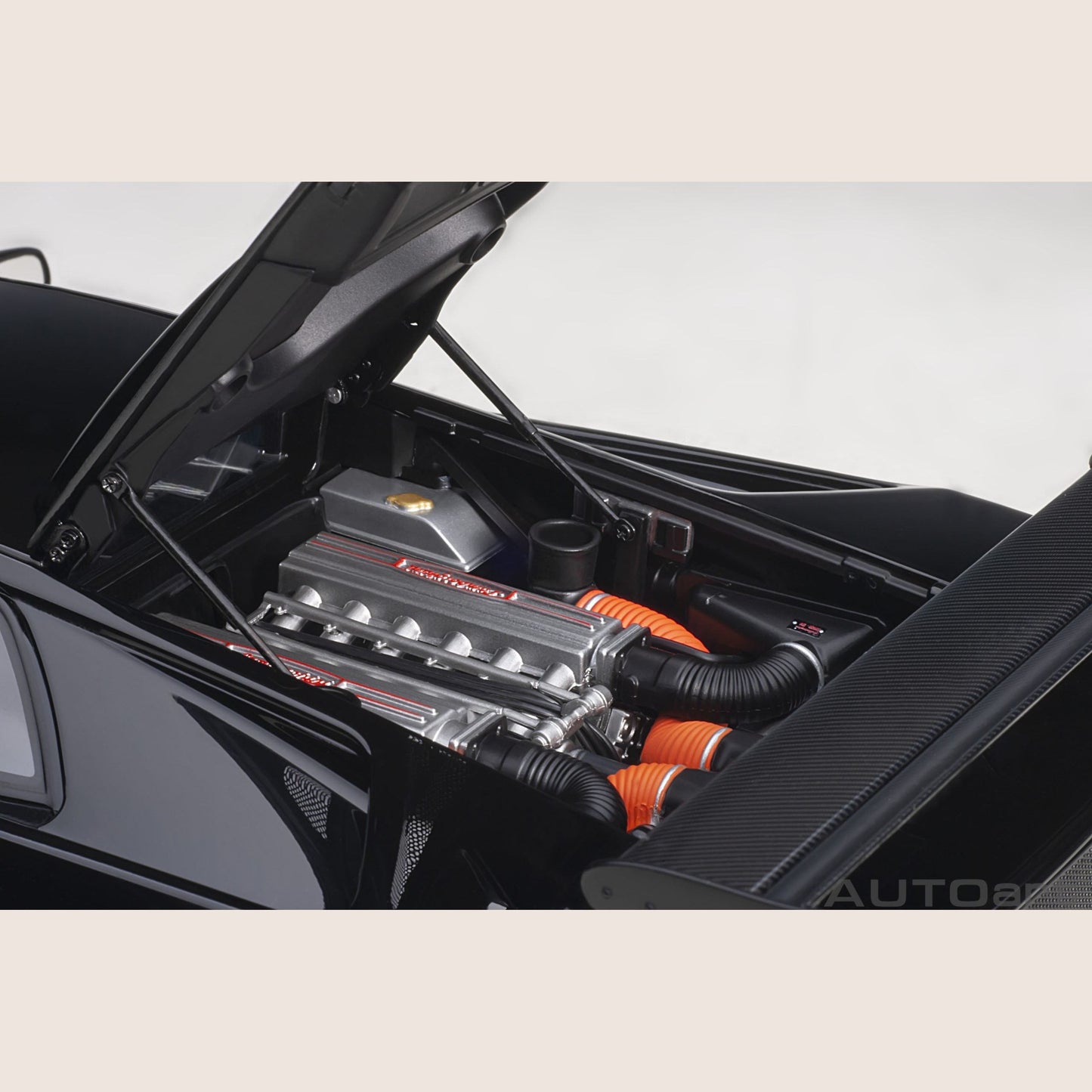 Lamborghini Diablo SE30 - 1999 1:18 – Højdetaljeret model af Lamborghini Diablo SE30 fra 1999.