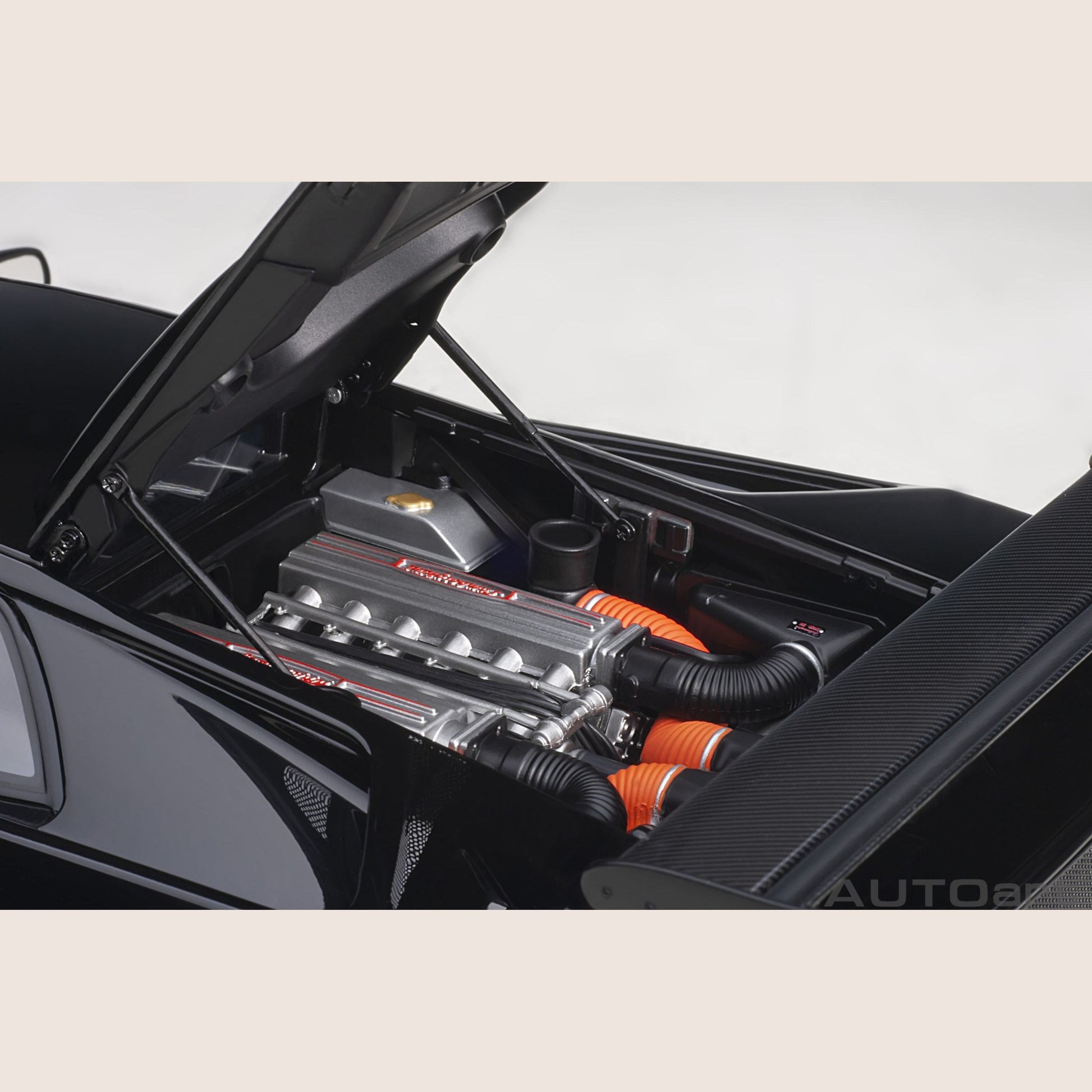 Lamborghini Diablo SE30 - 1999 1:18 – Højdetaljeret model af Lamborghini Diablo SE30 fra 1999.