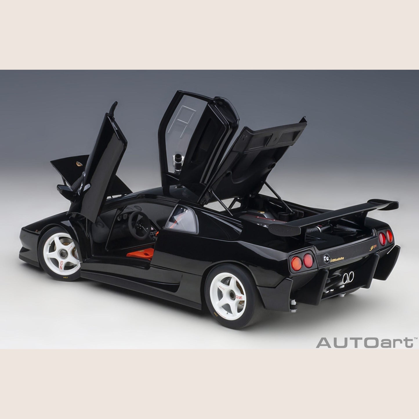 Lamborghini Diablo SE30 - 1999 1:18 – Højdetaljeret model af Lamborghini Diablo SE30 fra 1999.