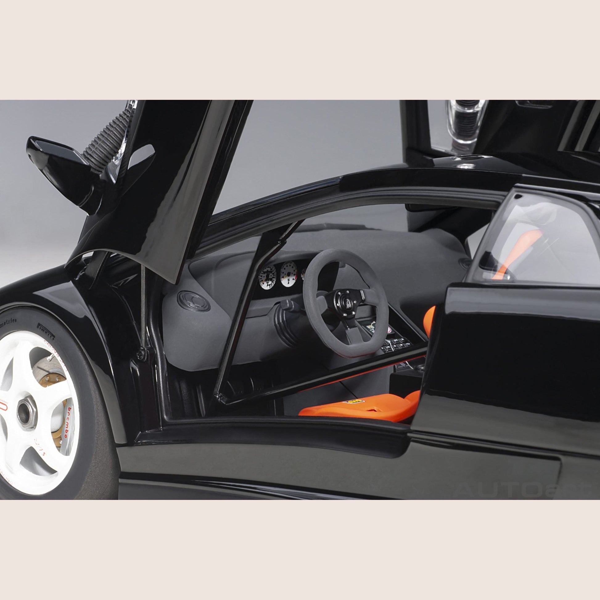 Lamborghini Diablo SE30 - 1999 1:18 – Højdetaljeret model af Lamborghini Diablo SE30 fra 1999.