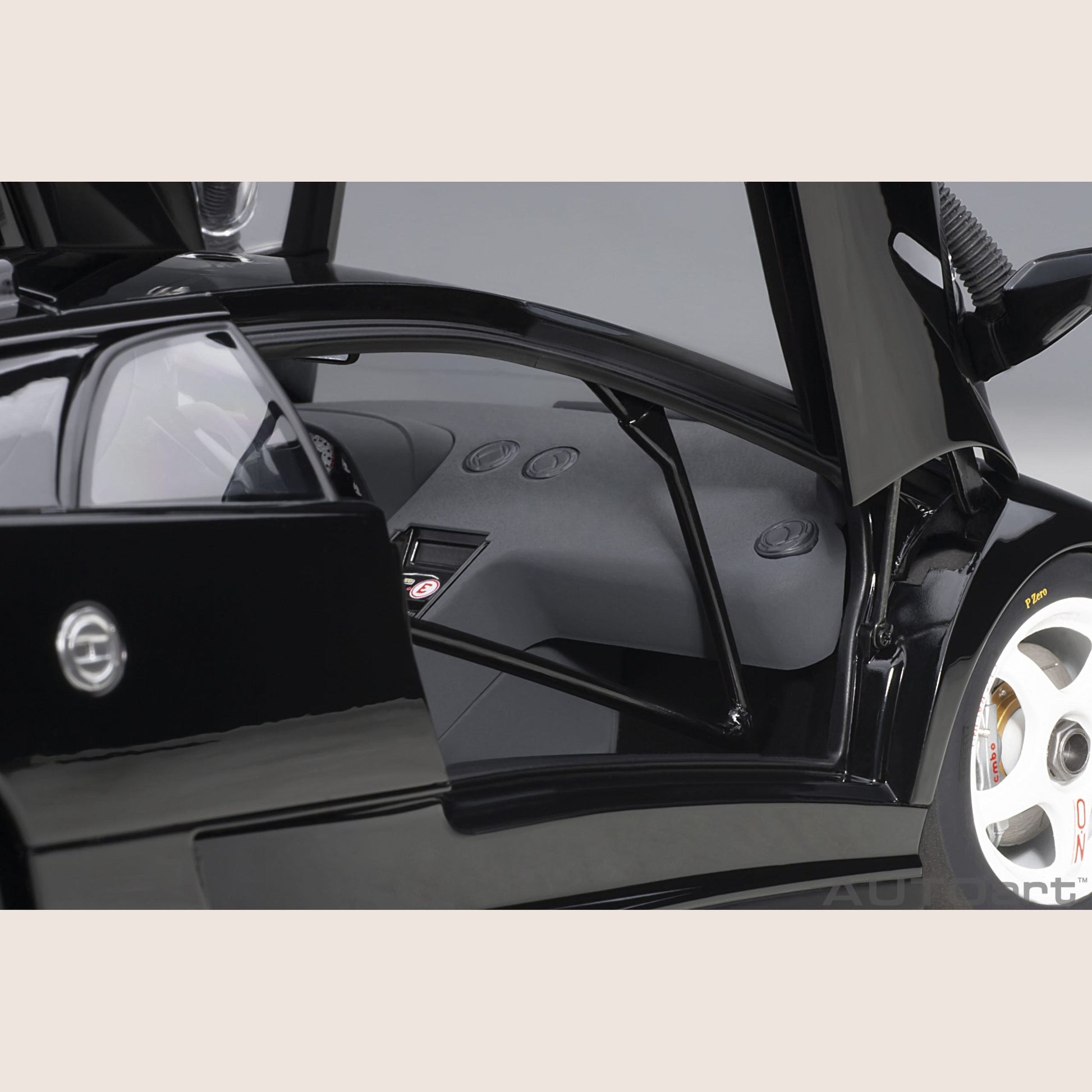 Lamborghini Diablo SE30 - 1999 1:18 – Højdetaljeret model af Lamborghini Diablo SE30 fra 1999.