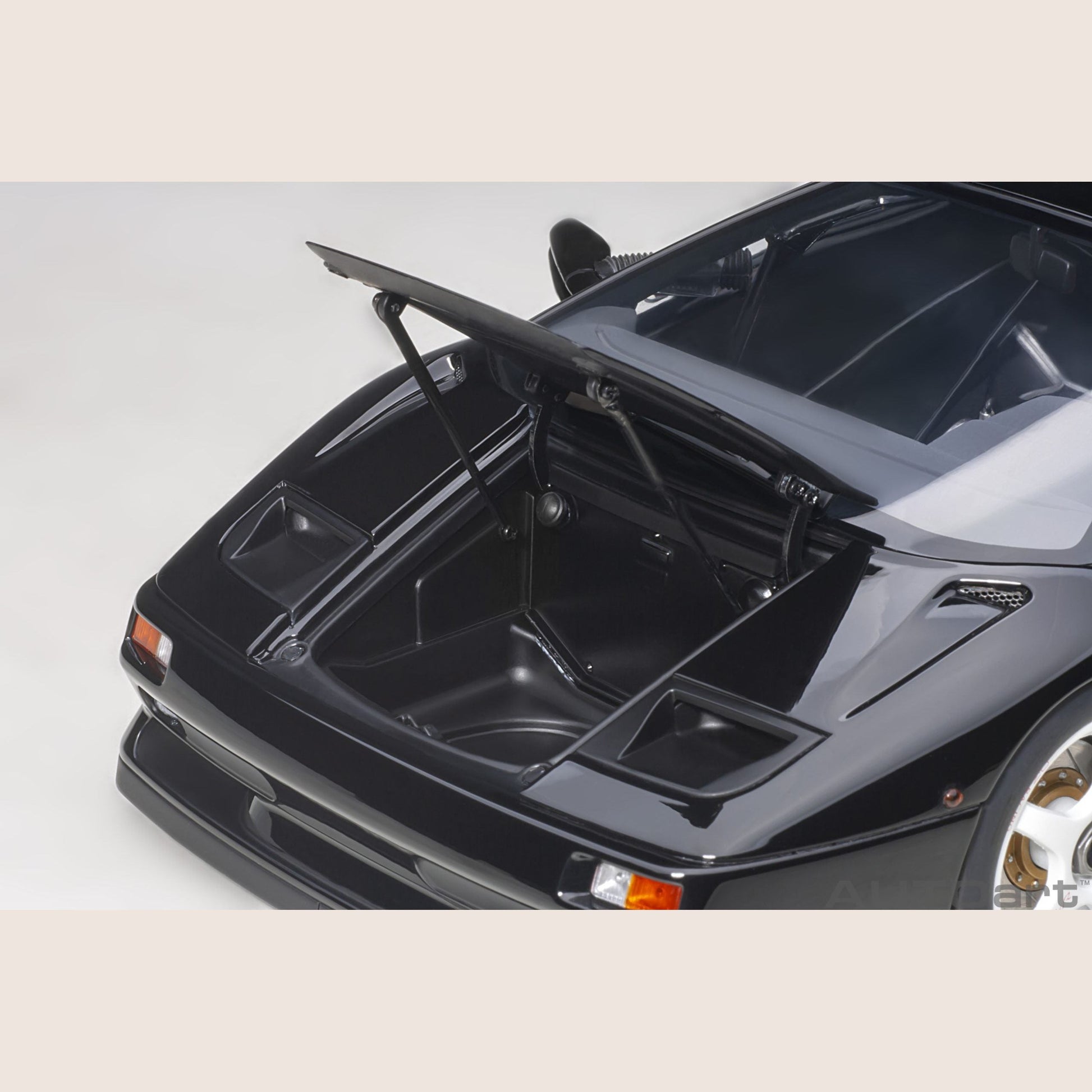 Lamborghini Diablo SE30 - 1999 1:18 – Højdetaljeret model af Lamborghini Diablo SE30 fra 1999.