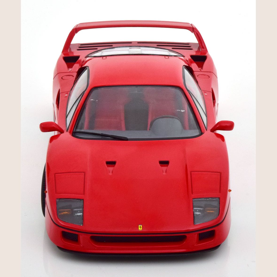 1:18 Ferrari F40 Red Seats 1987 Red – Eksklusiv 1:18 model af Ferrari F40 fra 1987 med røde sæder. En klassisk samlermodel.