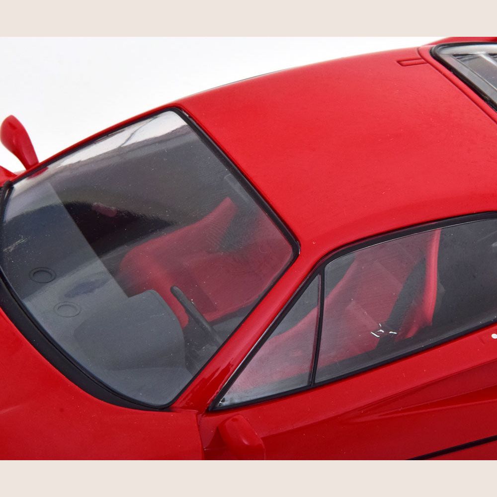 1:18 Ferrari F40 Red Seats 1987 Red – Eksklusiv 1:18 model af Ferrari F40 fra 1987 med røde sæder. En klassisk samlermodel.