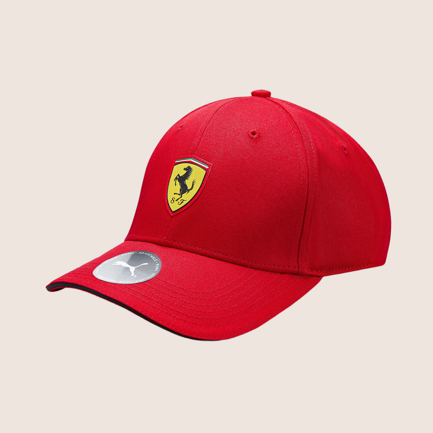 Scuderia Ferrari F1 Classic Cap – Rød – Klassisk rød cap med Scuderia Ferrari F1-logo. Designet til voksne, ideel til Ferrari-fans, der ønsker at vise deres støtte til Formel 1-teamet med stil.