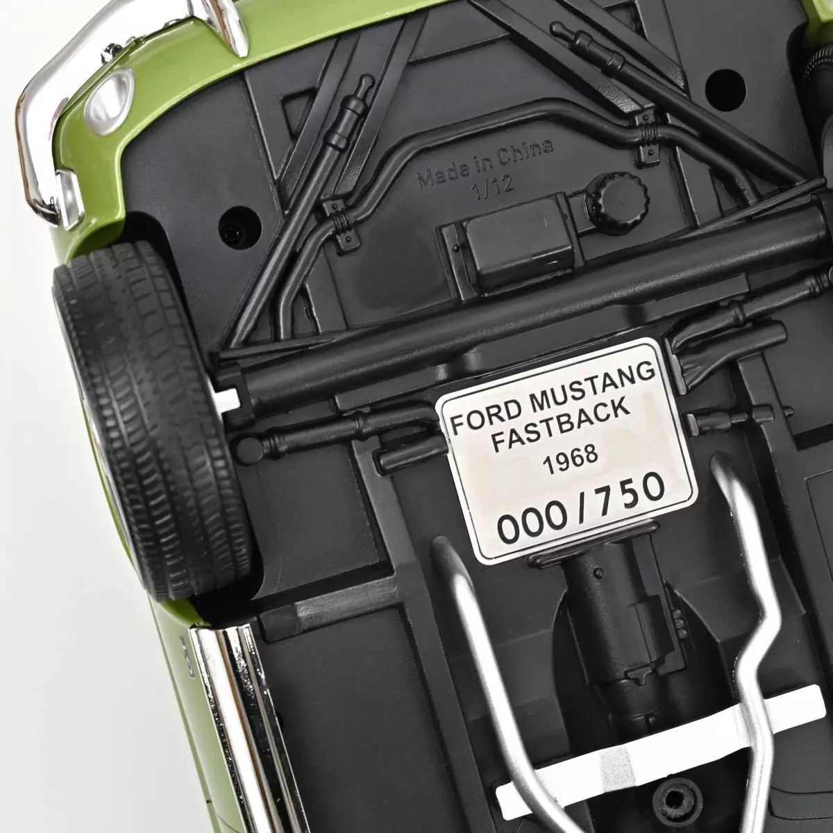 Ford Mustang GT 1968 1:12 Norev – Stor skala 1:12 model af Ford Mustang GT fra 1968.