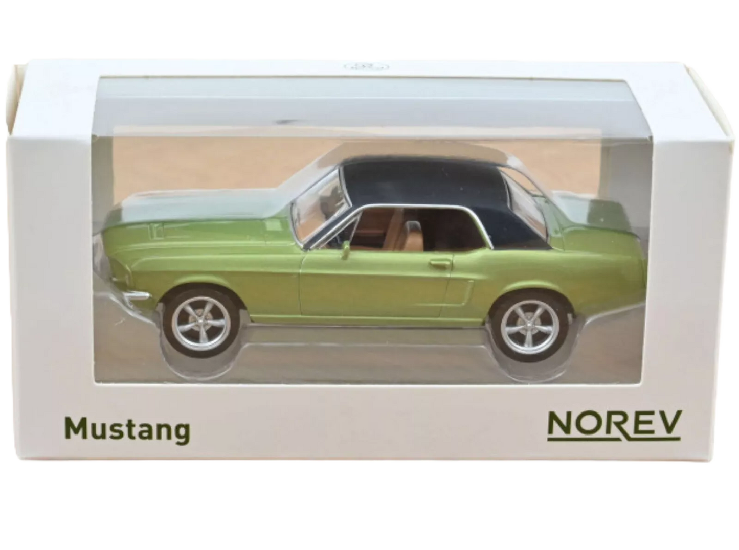 Ford Mustang Lysegrøn 1:43 Norev – Detaljeret modelbil i skala 1:43 med autentisk lysegrøn lakering og klassisk Mustang-design, ideel til samlere.