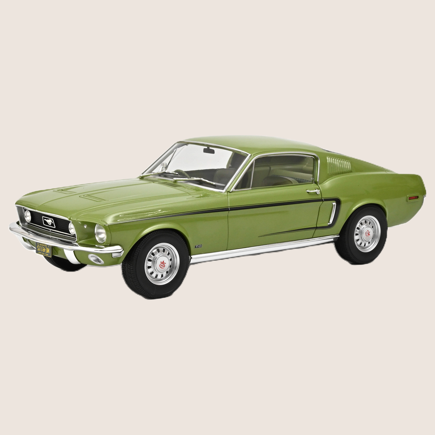 Ford Mustang GT 1968 1:12 Norev – Stor skala 1:12 model af Ford Mustang GT fra 1968.