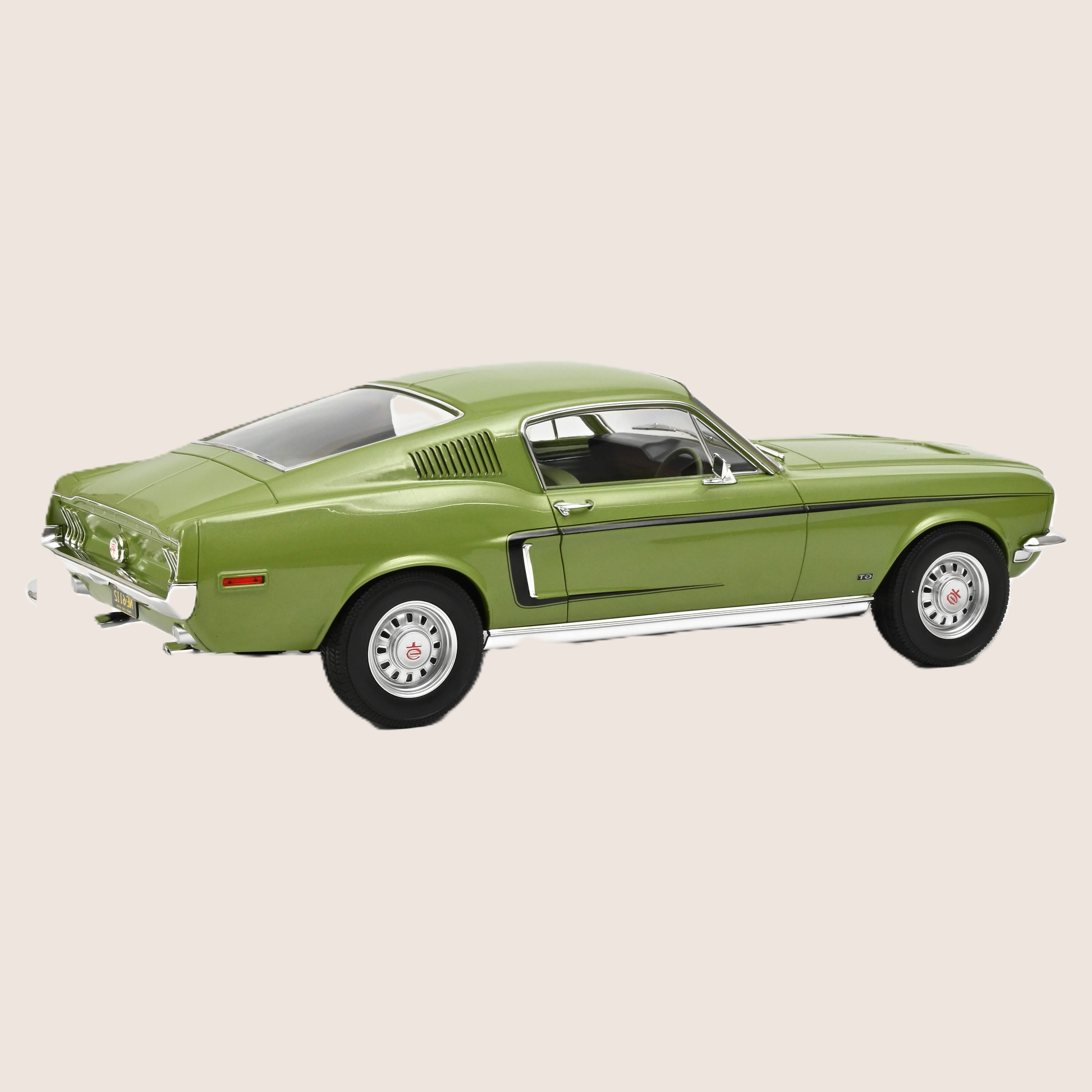 Ford Mustang GT 1968 1:12 Norev – Stor skala 1:12 model af Ford Mustang GT fra 1968.