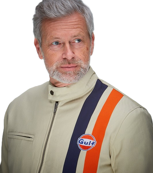 Gulf Delaney Blouson Light Beige – Stilfuld herrejakke i lys beige med ikoniske Gulf-racingdetaljer. Inspireret af klassisk motorsport og Steve McQueen-looket.