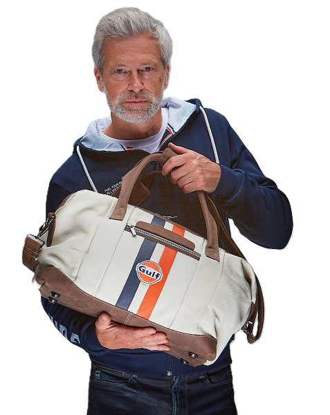 Gulf Leather Travelbag Light Beige Medium – Eksklusiv rejsetaske i lys beige læder med klassiske Gulf-detaljer. Perfekt størrelse til weekendture og stilfuld rejsebrug.