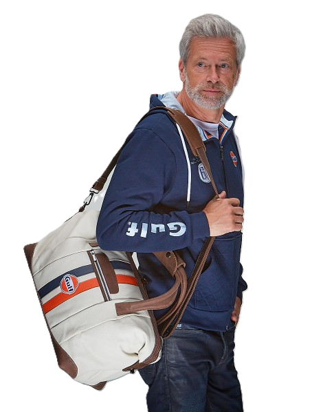 Gulf Leather Travelbag Light Beige Medium – Eksklusiv rejsetaske i lys beige læder med klassiske Gulf-detaljer. Perfekt størrelse til weekendture og stilfuld rejsebrug.