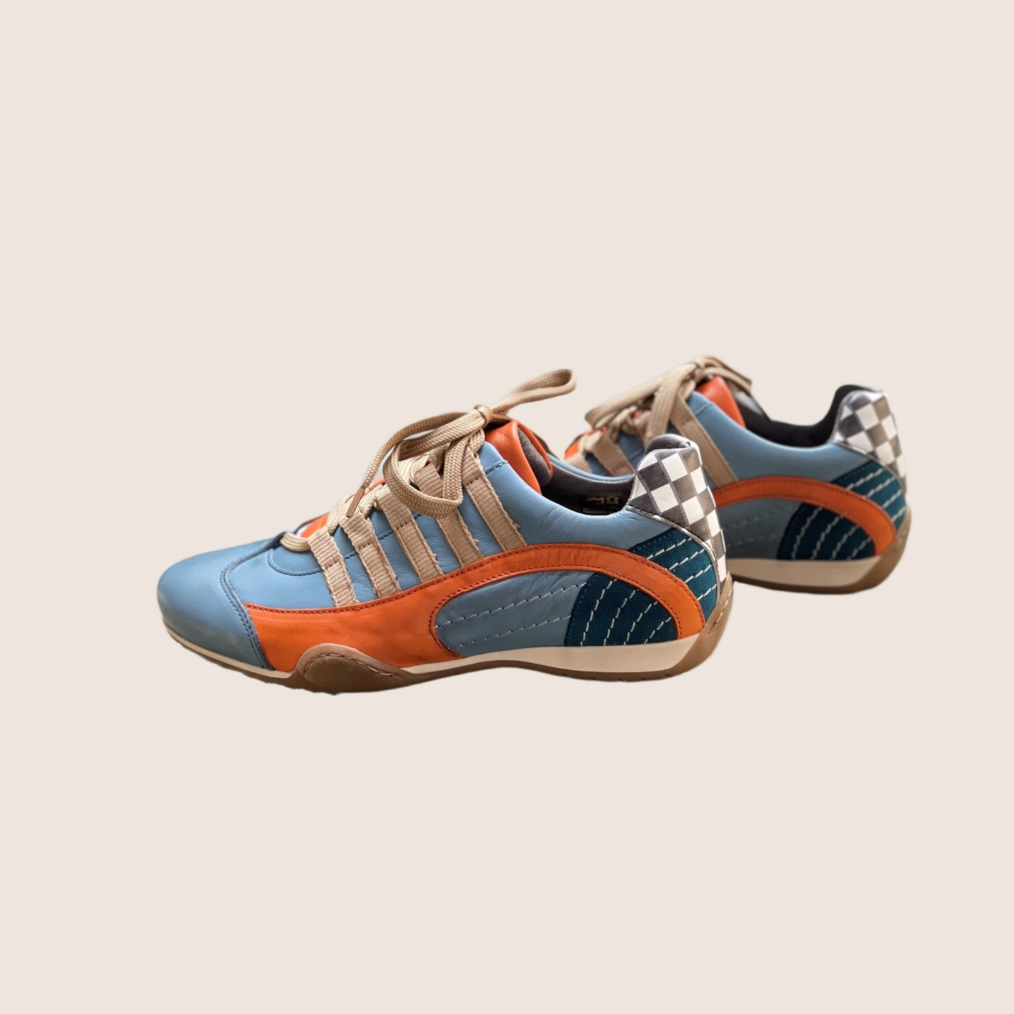 GPO Lady Sneaker Ice Blue – Elegante og komfortable sneakers i isblå farve, designet med inspiration fra klassisk motorsport til hverdagsbrug.