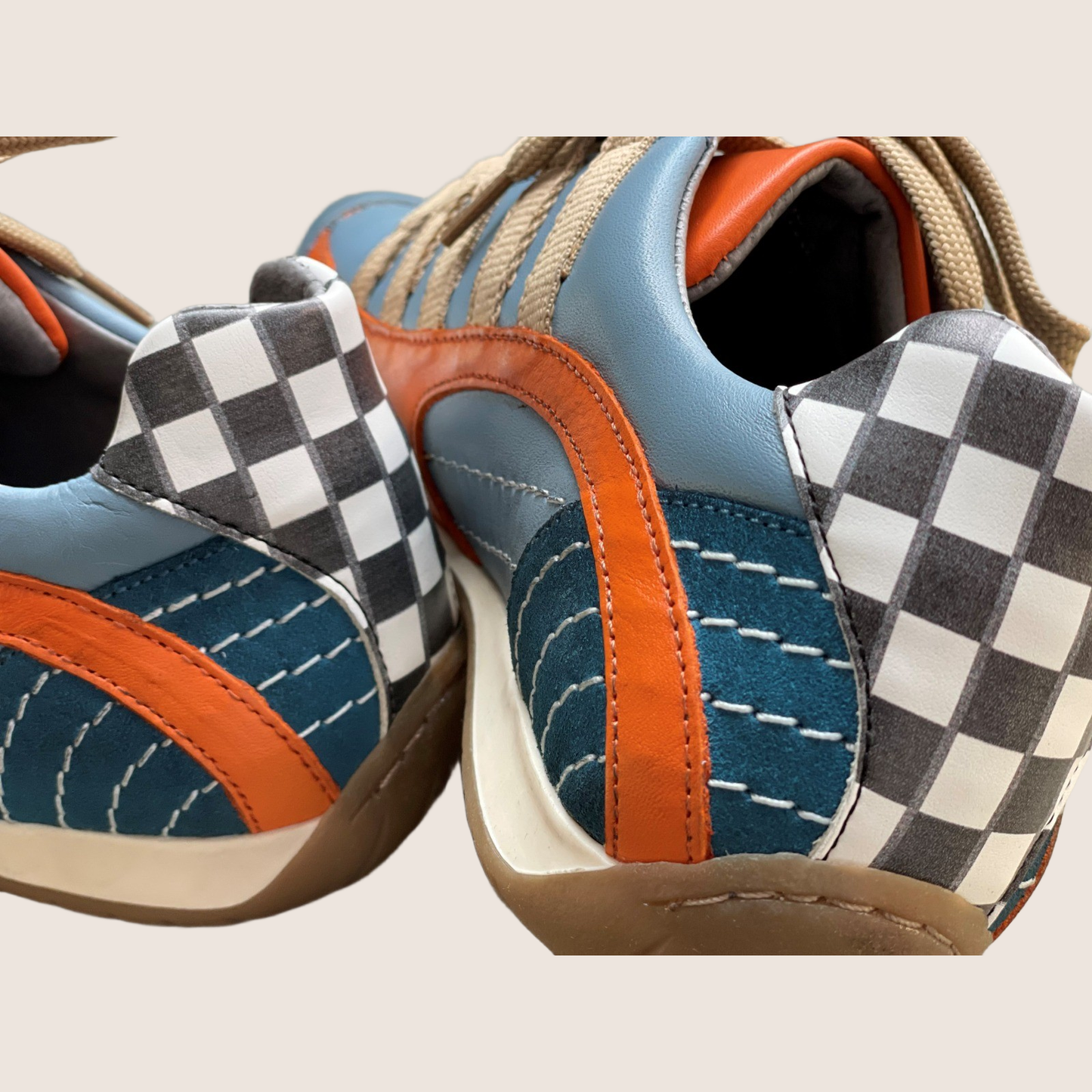 GPO Lady Sneaker Ice Blue – Elegante og komfortable sneakers i isblå farve, designet med inspiration fra klassisk motorsport til hverdagsbrug.