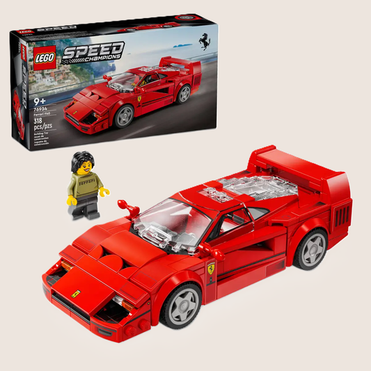 LEGO Speed Champions Ferrari F40 Supercar 76934 – detaljeret model af 1980'ernes ikoniske Ferrari F40. Sættet inkluderer 318 dele, en minifigur af en Ferrari-kører og autentiske designdetaljer som hækspoiler, luftindtag og røde sæder. Perfekt til både leg og udstilling.