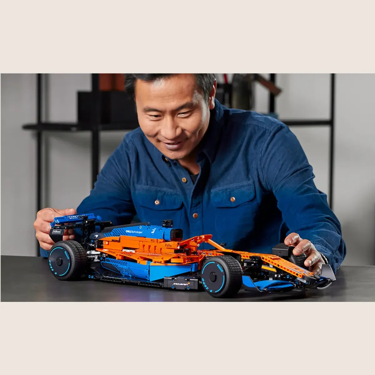 McLaren Formel 1-racerbil – LEGO model af McLaren F1-racer, perfekt til motorsportentusiaster.