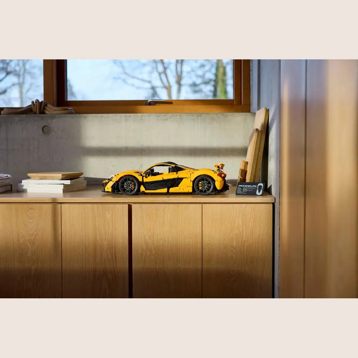 McLaren P1 – LEGO Speed Champions model af McLaren P1, en hyperbil med aerodynamisk design.