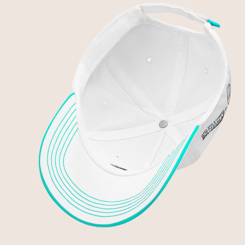 Mercedes-AMG Petronas F1 Team Cap – Officiel kasket fra Mercedes-AMG Petronas Formula One Team. Komfortabel pasform og ikonisk design til ægte F1-fans.