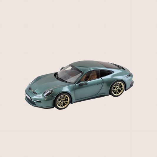 Porsche 911 GT3 Touring 2021 1:18 model i Malachite Green fra Norev med detaljeret karrosseri og realistisk interiør