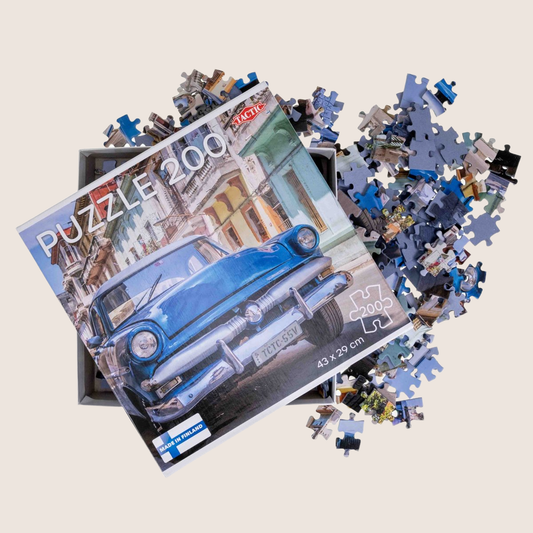 200 pcs puzzle: Vintage Car in Havana - 200-brikkers puslespil med vintage bil i Havana, en sjov udfordring for puslespilsentusiaster.