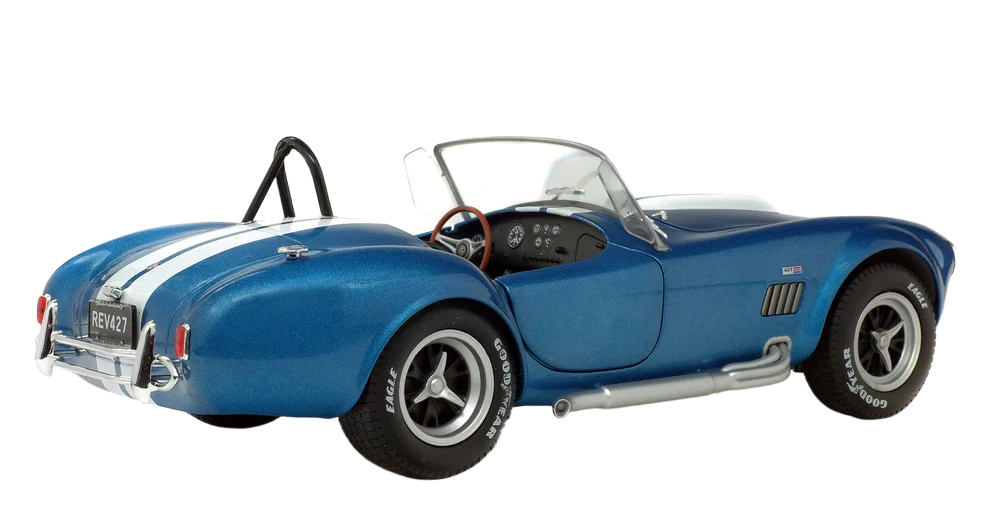 Solido Shelby Cobra 427 MKII 1965 1:18 â Detaljeret diecast-model af den klassiske Shelby Cobra 427 MKII fra 1965 i skala 1:18. Udført i metal, med ĂĽbne døre, justerbare forhjul, sidespejle og autentisk design â ideal for bilentusiaster og samlere.