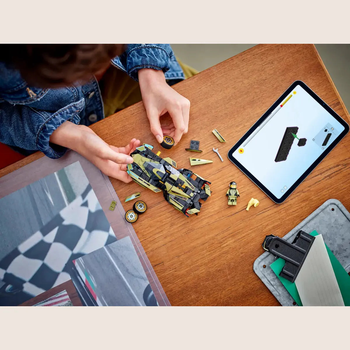 Lamborghini Lambo V12 Vision Gran Turismo – LEGO model af Lamborghini Lambo V12 Vision Gran Turismo, en futuristisk superbil.