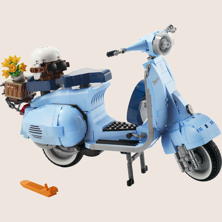 Vespa 125 – LEGO model af den klassiske Vespa 125 scooter, perfekt til samlere.