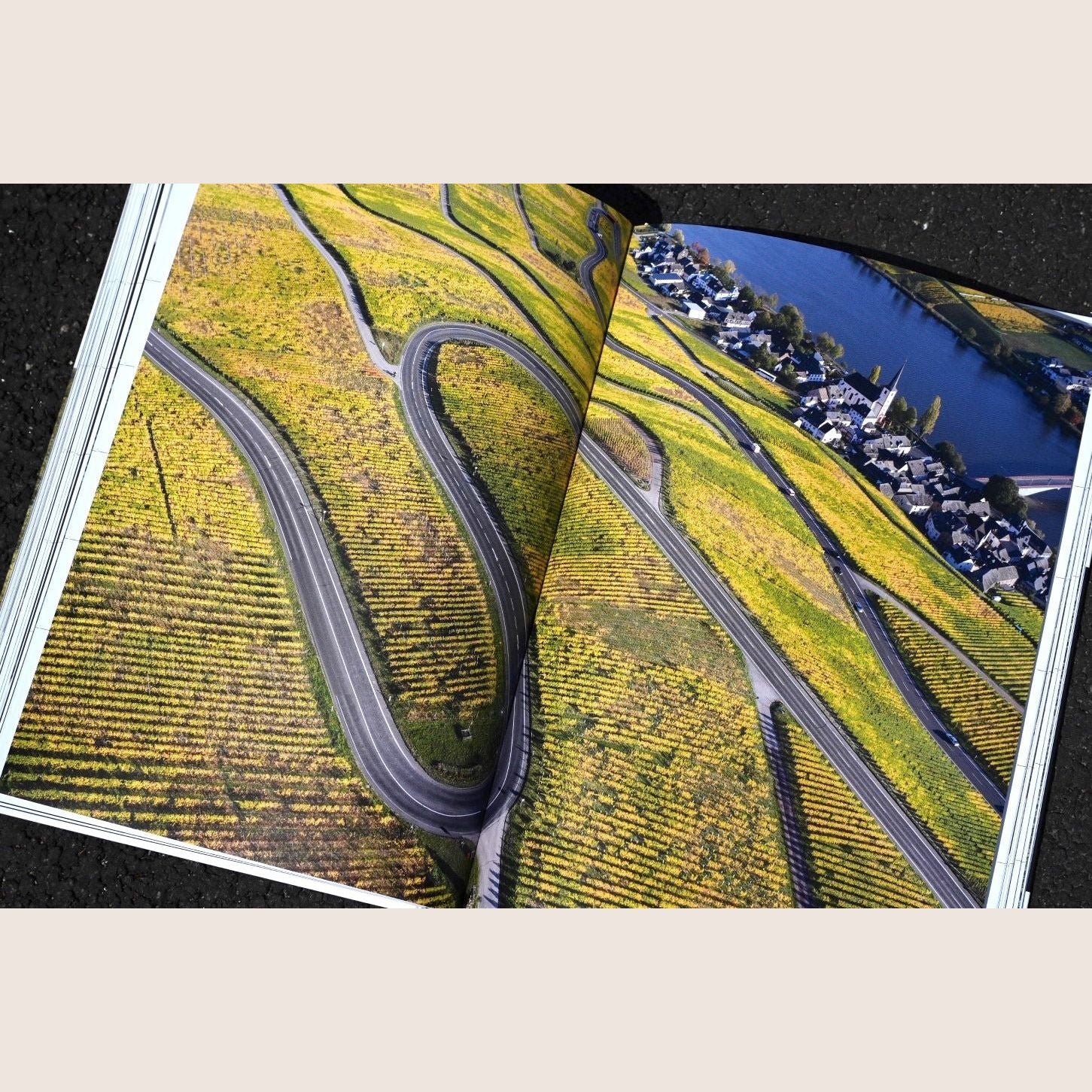 360 Nürburg Roadbook – Detaljeret roadbook med spændende ruter og anbefalinger til bilentusiaster i området omkring Nürburgring. Perfekt til køreture og rejseplanlægning.