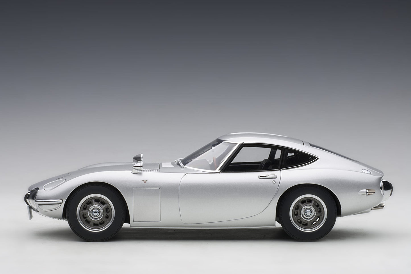 Toyota 2000GT AutoArt