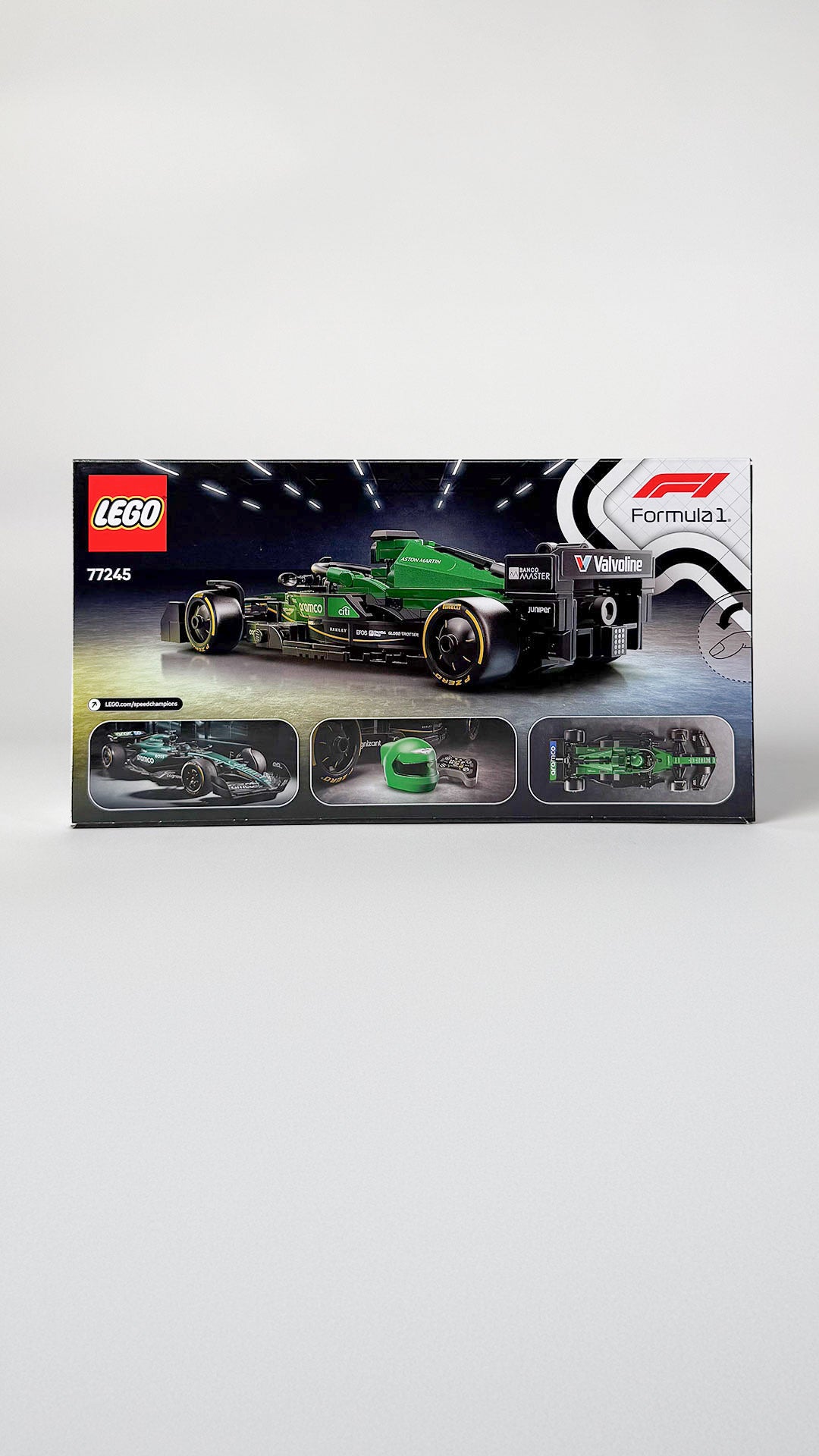 LEGO Speed Champions Aston Martin Aramco F1® AMR24-racerbil (77245) – detaljeret model af Aston Martin F1 AMR24 fra 2024-sæsonen. Sættet inkluderer en minifigur af en Aston Martin F1-kører, cockpit med sikkerhedsbøjle, bagvinge, wishbone-affjedring og sponsorklistermærker. Perfekt til både leg og udstilling.