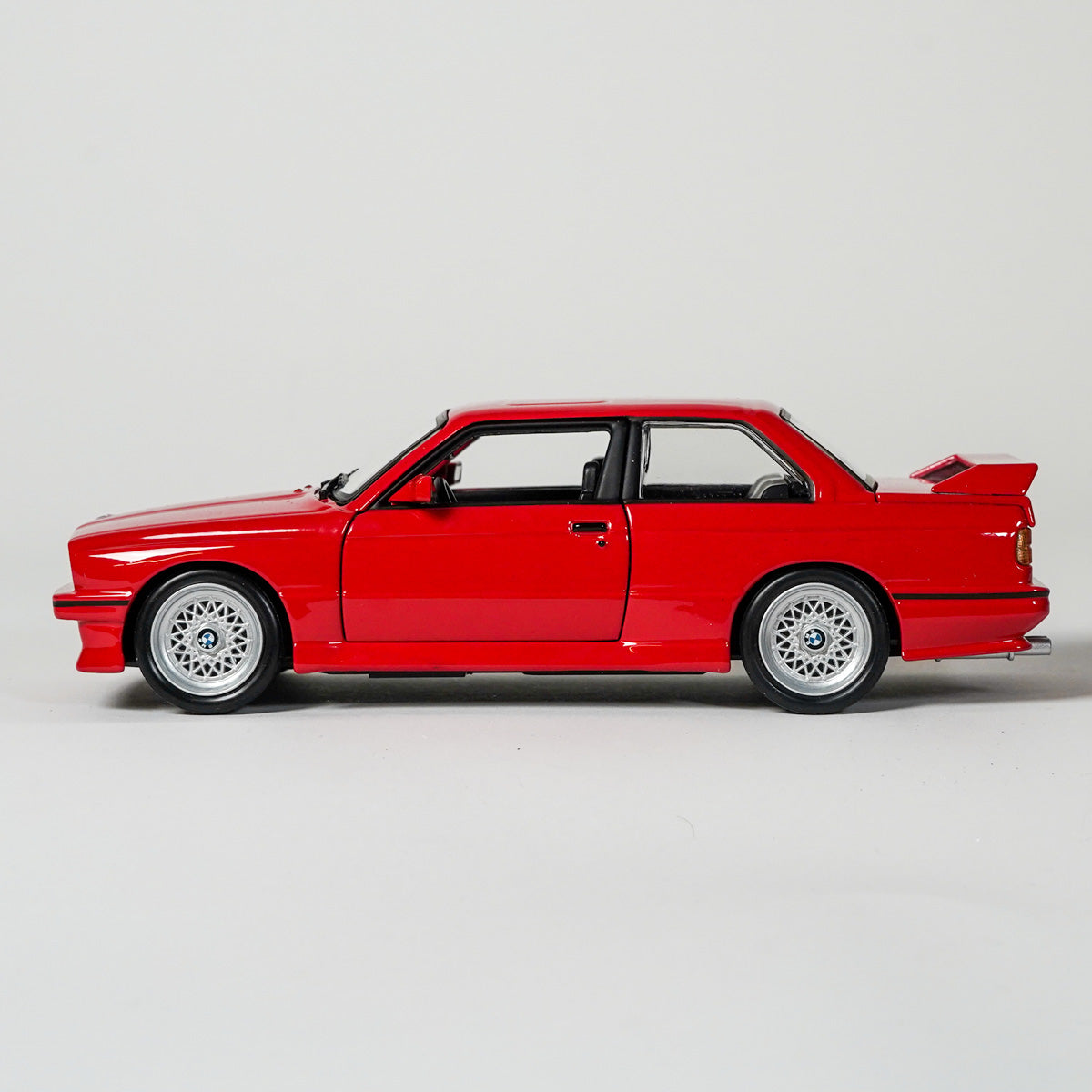 Bburago BMW M3 E30 1:24