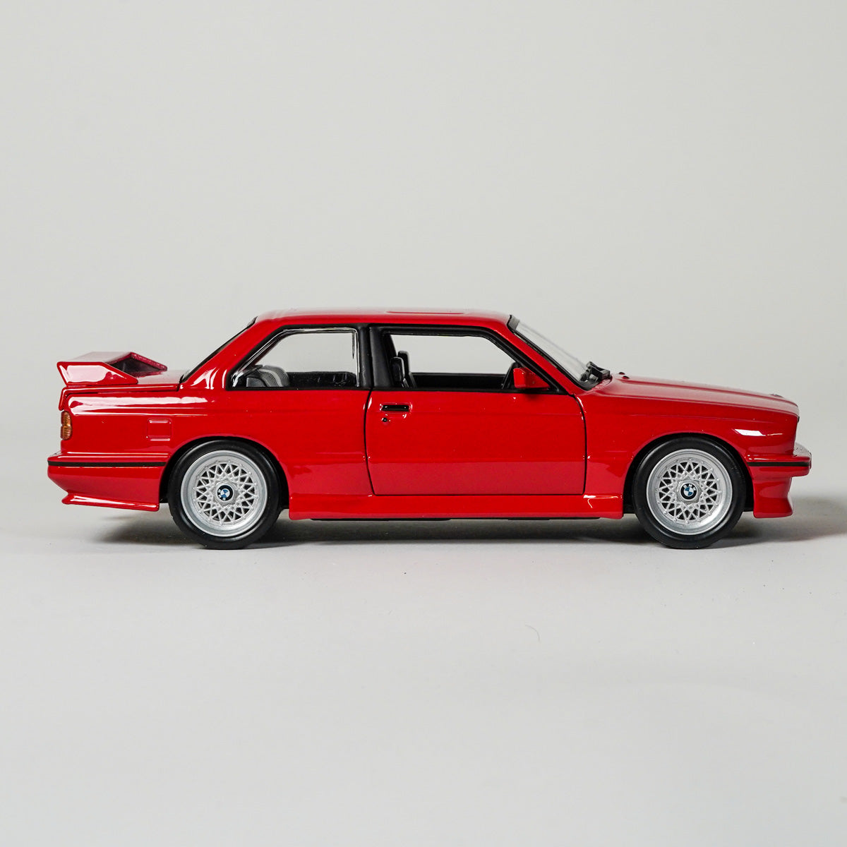 Bburago BMW M3 E30 1:24
