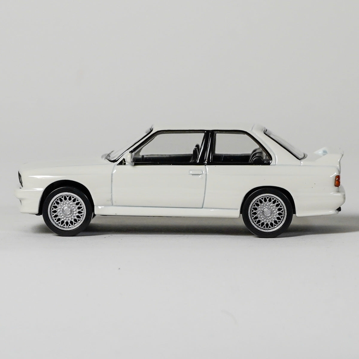 BMW M3 E30 1987 1:43