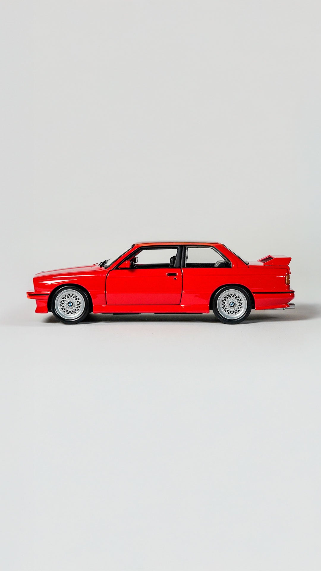 Bburago BMW M3 E30 1:24