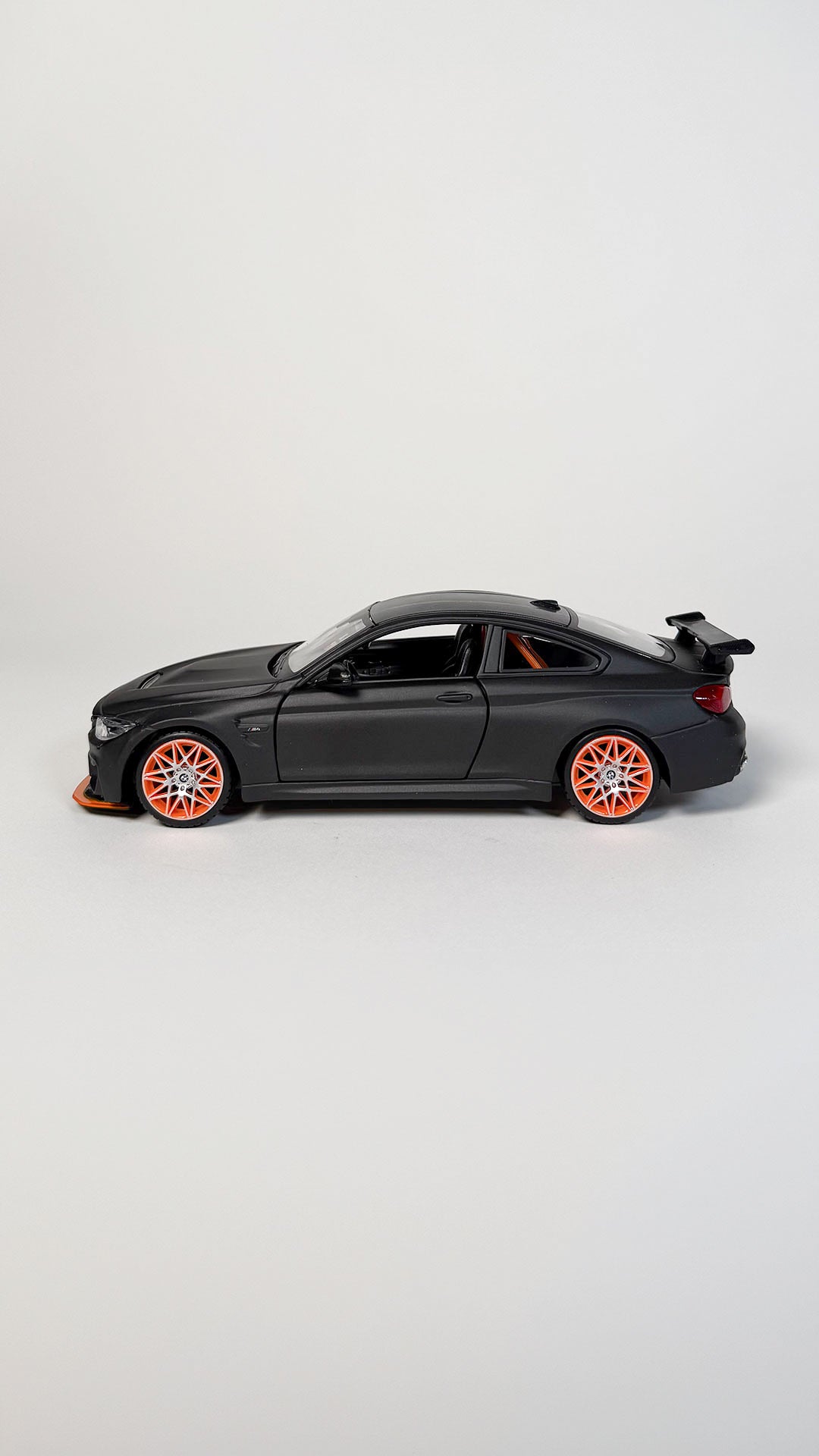 BMW M4 GTS 1:24