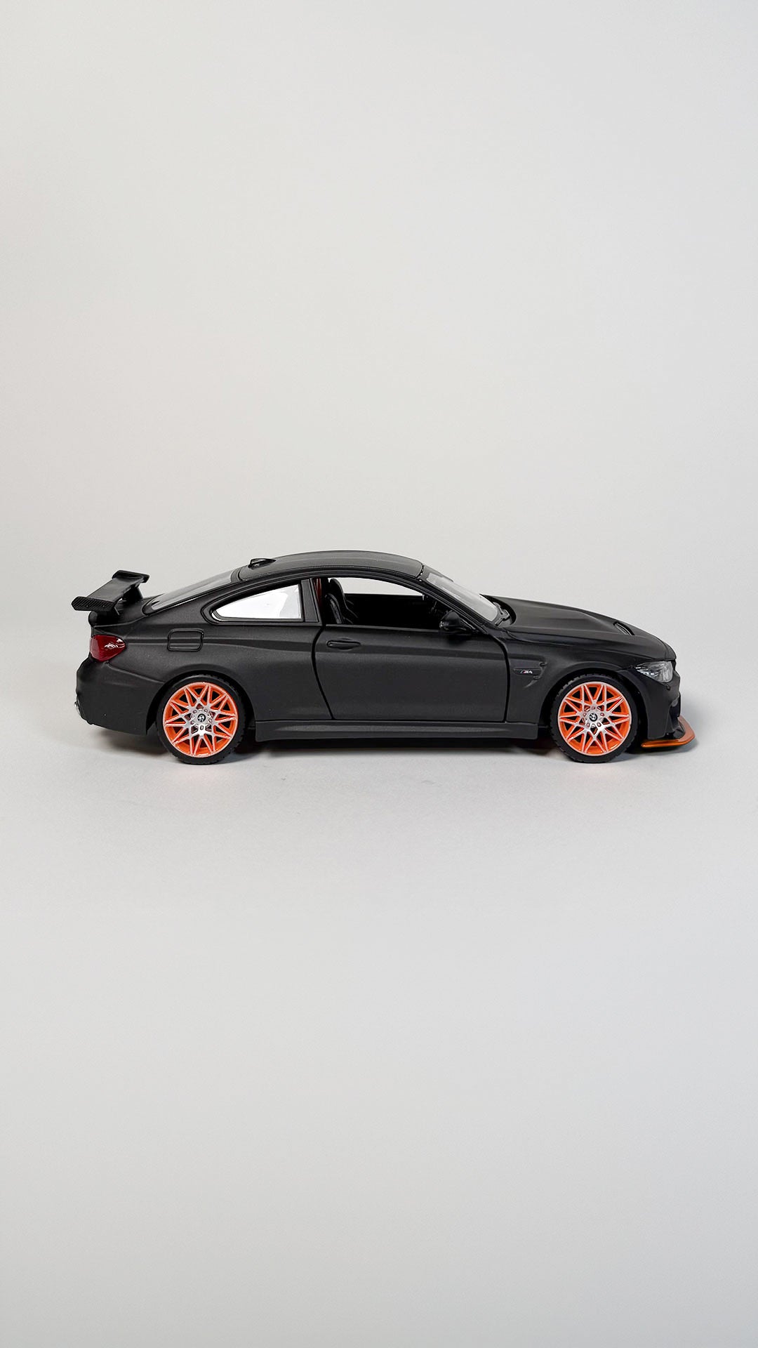 BMW M4 GTS 1:24