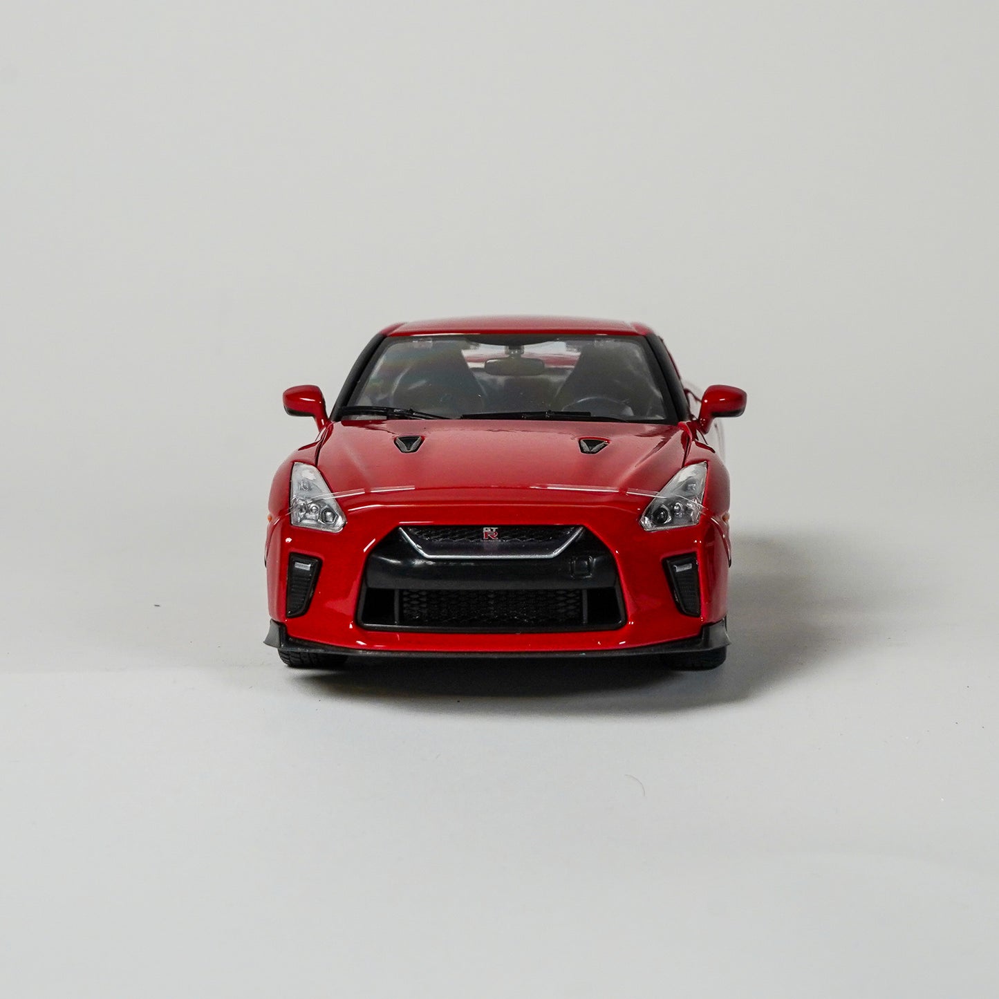 Bburago Nissan GTR 2017 Rød 1:24
