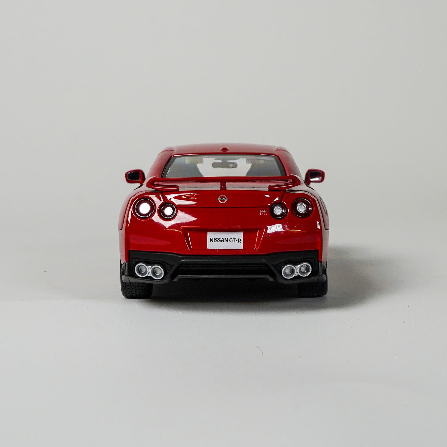 Bburago Nissan GTR 2017 Rød 1:24