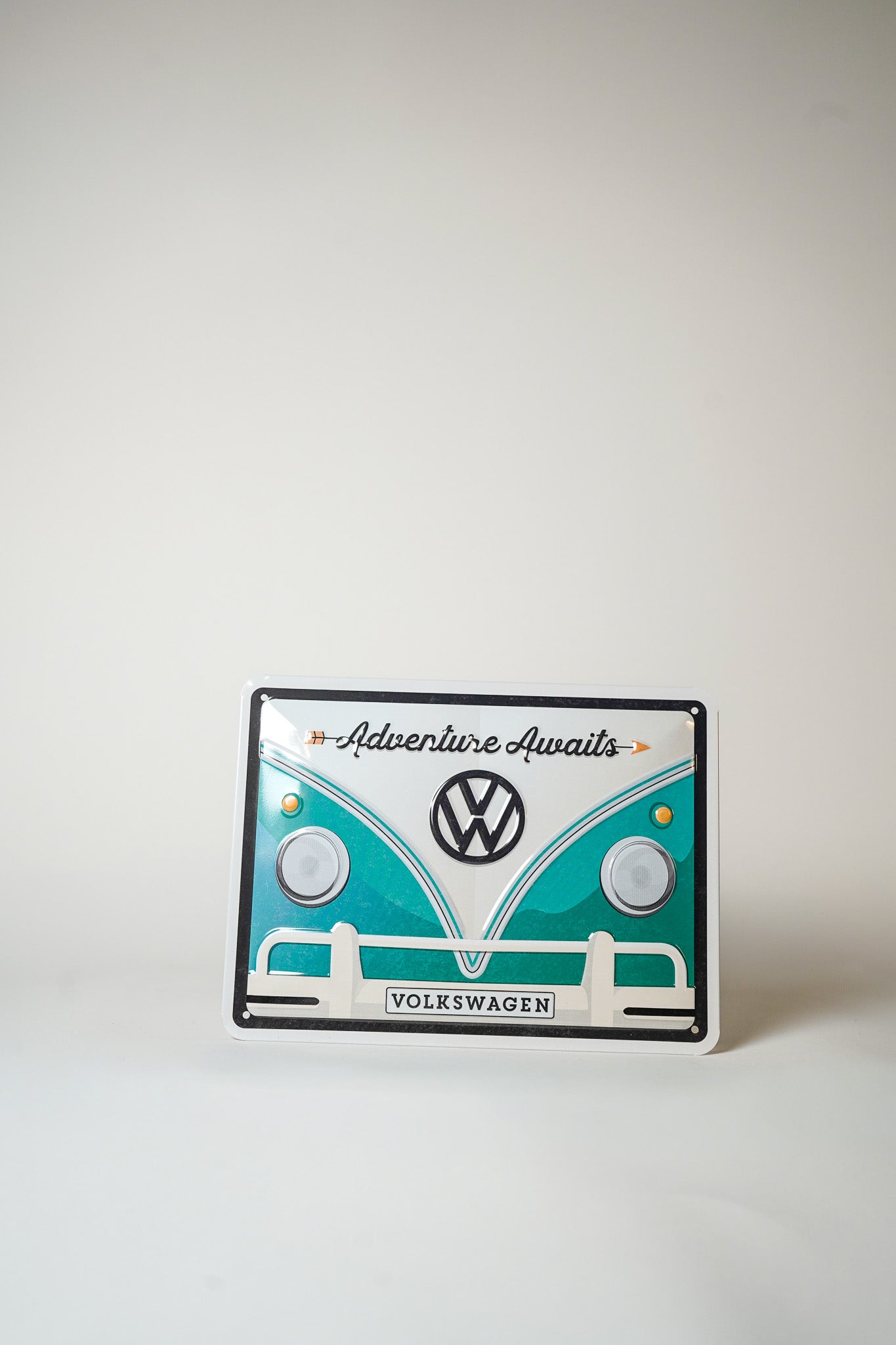 Volkswagen Bulli Adventure Awaits Skilt 15x20cm