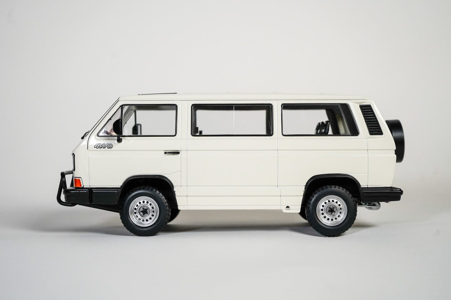 Volkswagen Bus T3 Syncro 1987 1:18