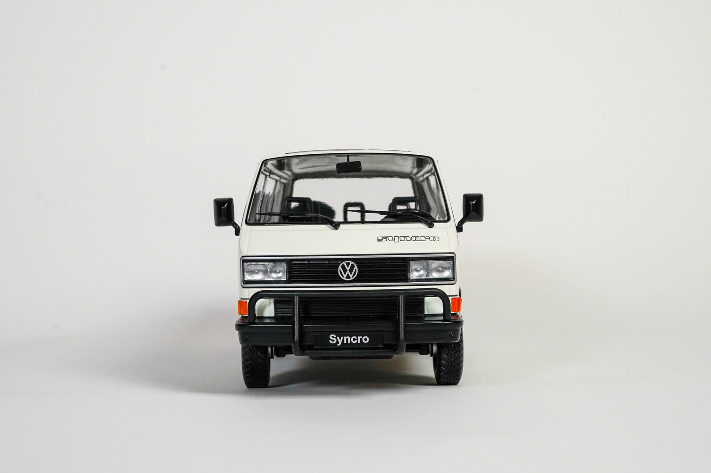Volkswagen Bus T3 Syncro 1987 1:18