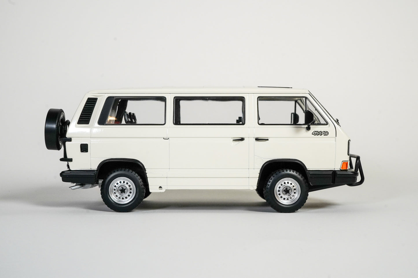 Volkswagen Bus T3 Syncro 1987 1:18